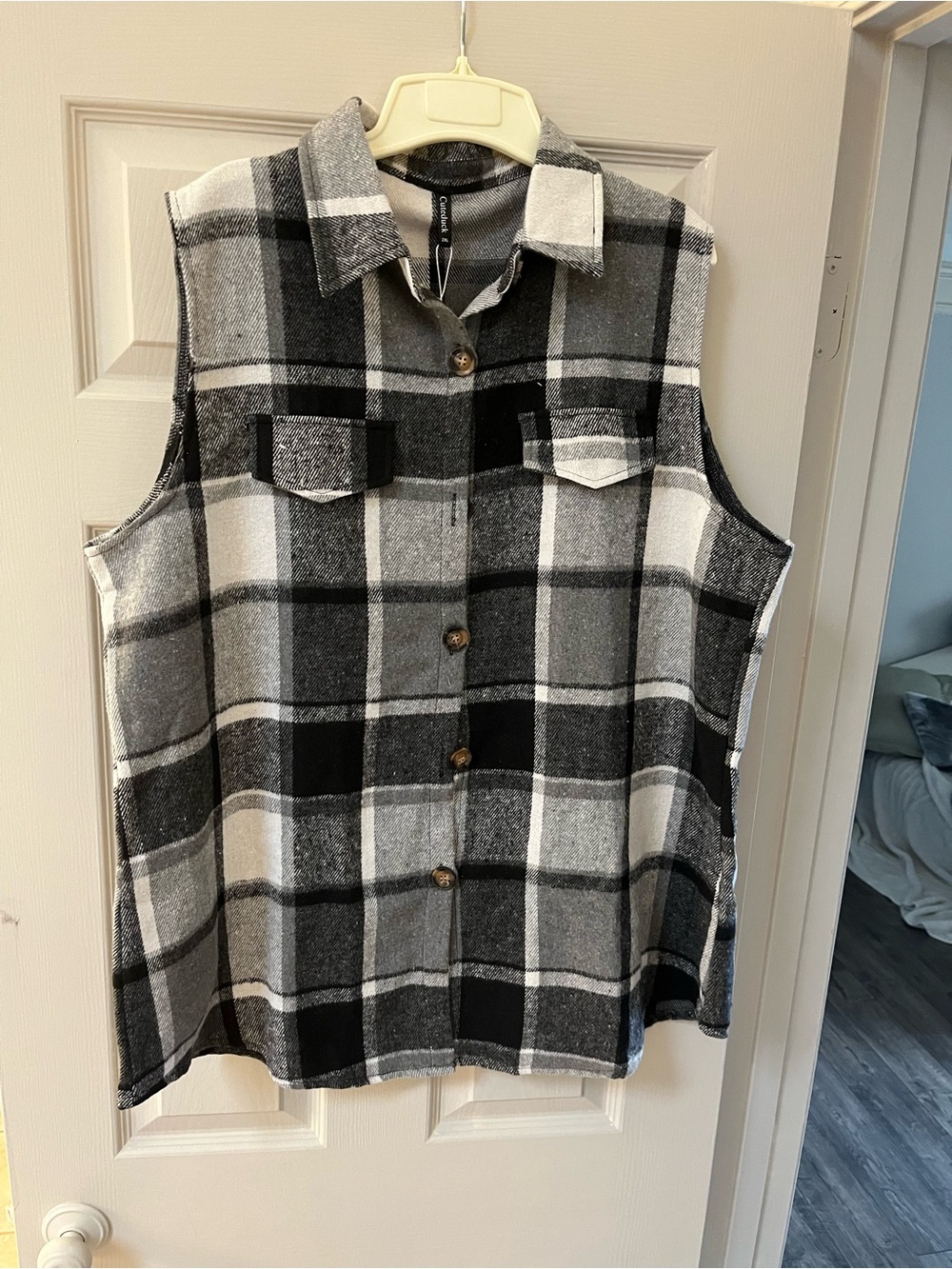 Sleeveless Vest Black & Gray Plaid Button-Up Jacket